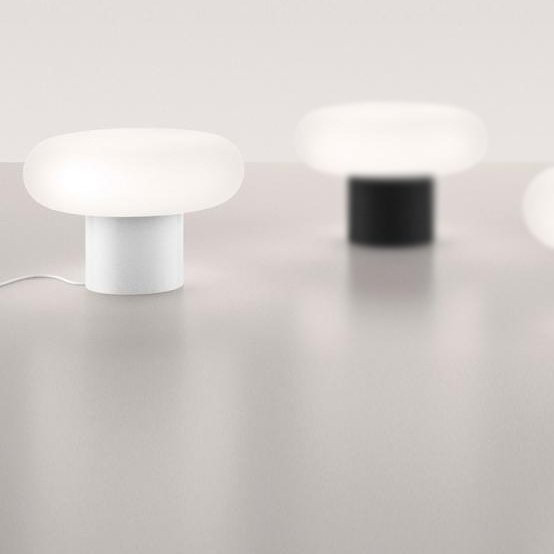 Настольный светильник Artemide Itka DX0070A10 Настольный светильник Artemide Itka DX0070A10