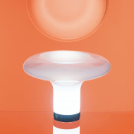 Настольный светильник Artemide Lesbo 0054010A Настольный светильник Artemide Lesbo 0054010A