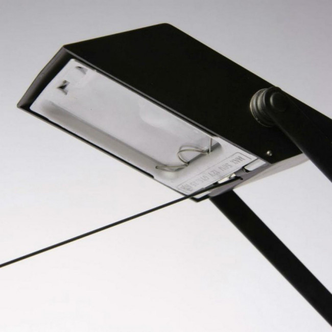 Настольная лампа Artemide Tizio A0092W10 Настольная лампа Artemide Tizio A0092W10