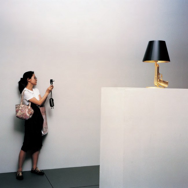 Настольная лампа Flos Guns Bedside Gun Gold F2953000 Настольная лампа Flos Guns Bedside Gun Gold F2953000